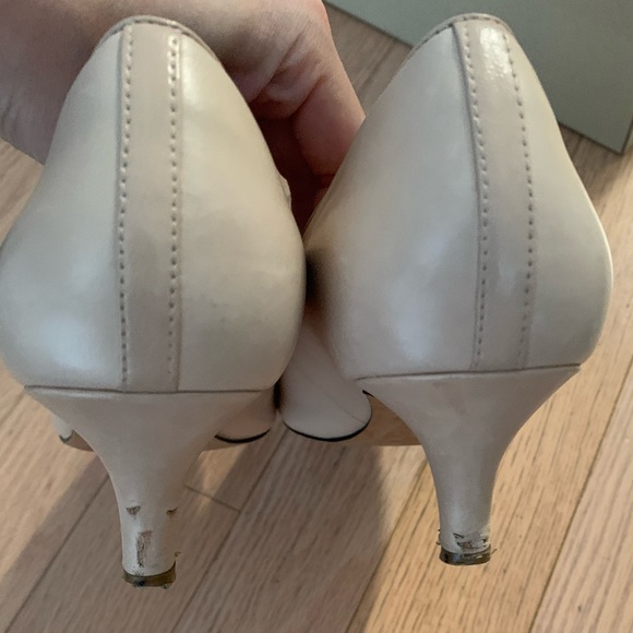 Clarks beige cream low heels US size 9 - Picture 2 of 9